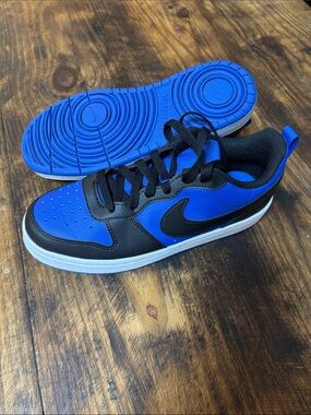Nike Kids Sneakers in Blue and Black. SH0003